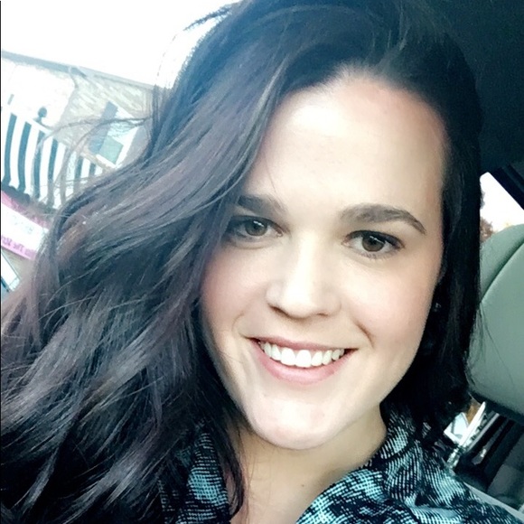 Meet your Posher, Sierra - Picture 1 of 1